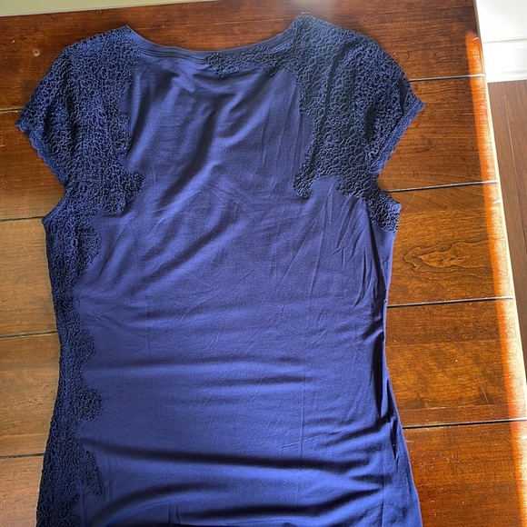 NWT Elie Tahari Navy Davis Knit cap sleeved Top with lace detail - Picture 6 of 6